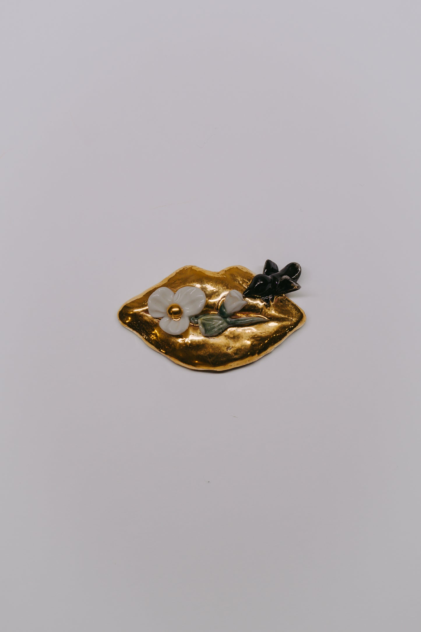 Apri Jewellery - Lips Brooch 002